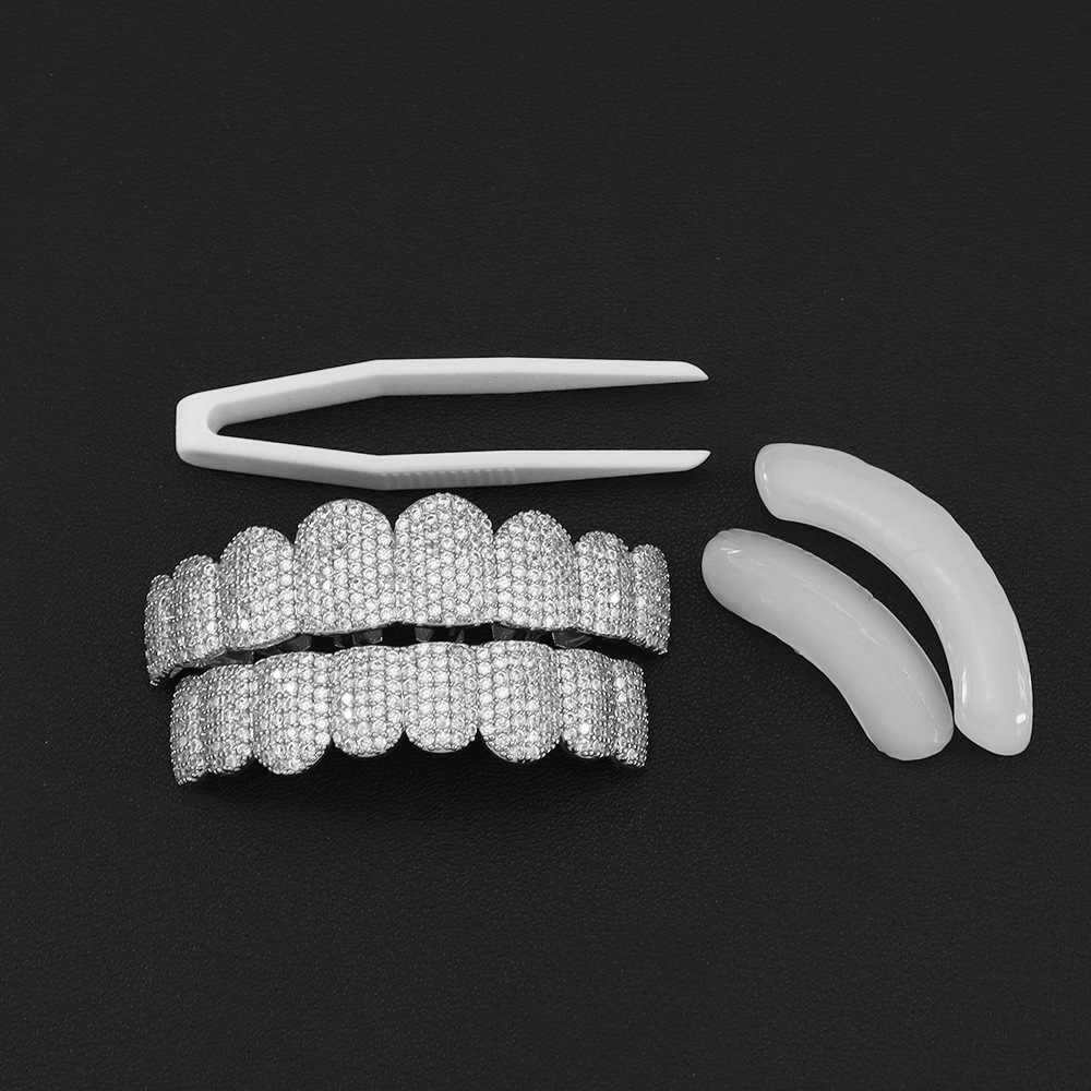 Teeth Whitening Moulds - シルバーメッキのフルアイスアウトCZジルコン歯グリルズ上下セット、ヒップホップマウスグリル、シリコンモールド付き、ラッパーコスプレ用